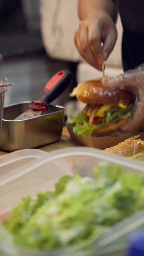 Chef putting burger in the tray package for customer Stock Footage 274544032