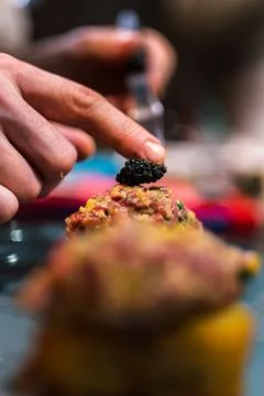 Chef putting caviar for plating Foto stock