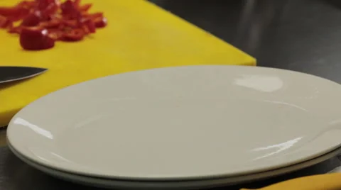 Chef putting cut bell pepper on a plate, close up 動画素材 66071547