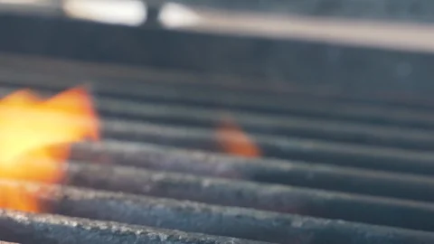 Chef removes beef or pork hamburger meatballs from the grill, barbecue Vidéo 107648160
