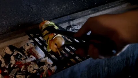 Chef removes vegetable shish kebab from the grill Video stock 80041735