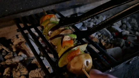 Chef removes vegetable shish kebab from the brazier Video stock 80042268