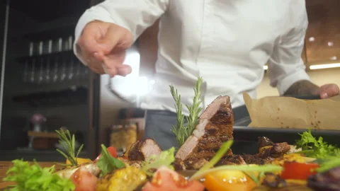 Chef Restaurant Kitchen Pours Sauce In Grilled Meat Steak Platter. Cooking Food Vidéo 142819931