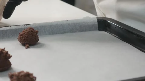 Chef Scooping Chocolate Cookie Dough onto Baking Tray Vidéo 330629875