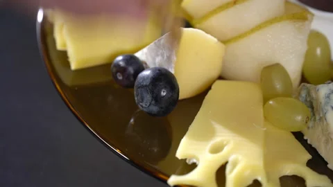 Chef Serves Nuts Cheese Vídeo Stock 102528380