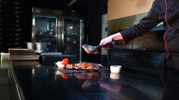 The chef serves a steak to serve the customer Stock Footage 85671124