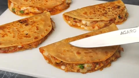 Chef serving veg aloo paratha Stock Footage 205360441