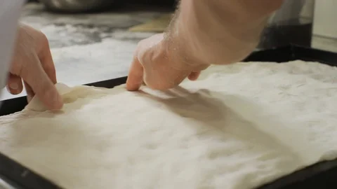 Chef Shaping Dough For Pizza Видео 97746989