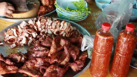 Chef shopped fried pork for serve many custumer. Hand motion doing activity. Stock Footage 102569433