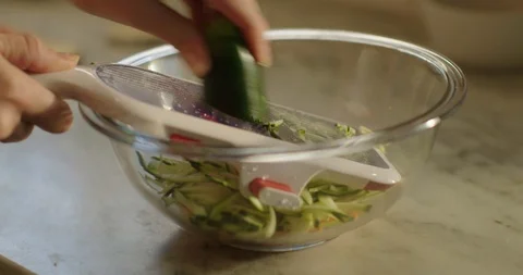 Chef Shreds Vegetable 스톡 동영상 105370318