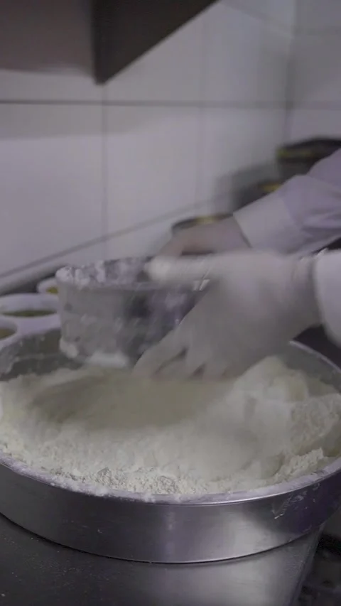 Chef sifting flour and preparing calamari rings for frying in a restaurant Stock-Footage 332117072