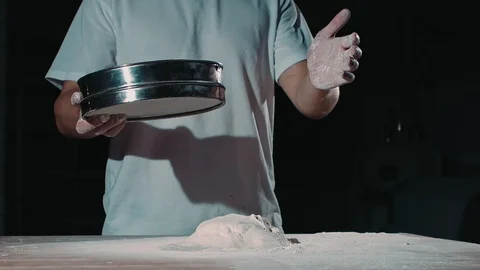 Chef sifts flour Видео 92578845