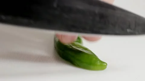 Chef slicing chili 스톡 동영상 12705156