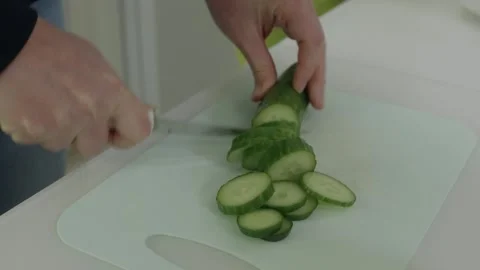 Chef slicing cucumber on cutting board 動画素材 321041673