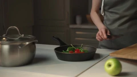 Chef Slicing Fresh Red Tomatoes on a Wooden Board in a Home Kitchen Stock-Footage 266880861