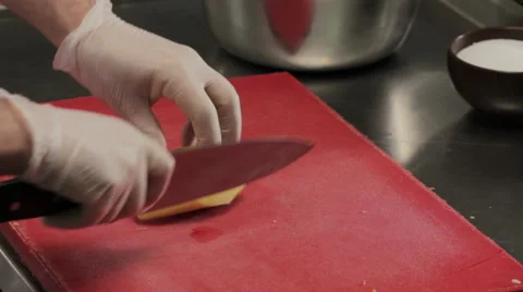 Chef in slicing a potato finely, close up Vidéo 66060947