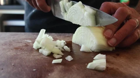 Chef slicing raw onion 스톡 동영상 292431408