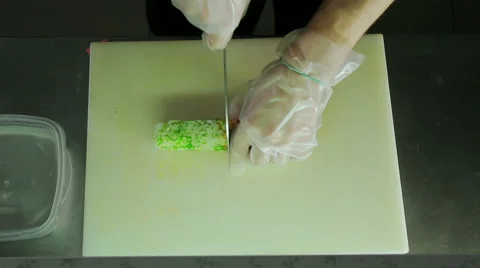 Chef slicing sushi rolls 스톡 동영상 41970746