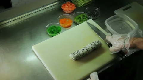 Chef slicing sushi rolls 스톡 동영상 41971896