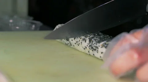 Chef slicing sushi rolls 스톡 동영상 41973169