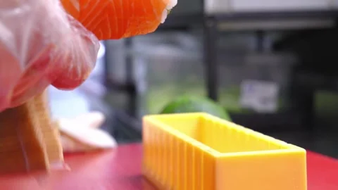 Chef slicing sushi using sushi mold on table in restaurant, copy space Vídeo Stock 269546771