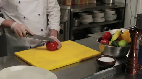 Chef slicing tomato coarsely, medium shot Vídeos de archivo 66074443