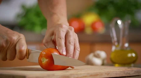 Chef slicing tomatoes Stock-Footage 52919068