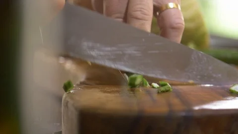Chef slicing vegetables 動画素材 128031407