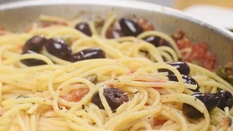 Chef sprinkles black pepper on the spaghetti. Stock Footage 154938646