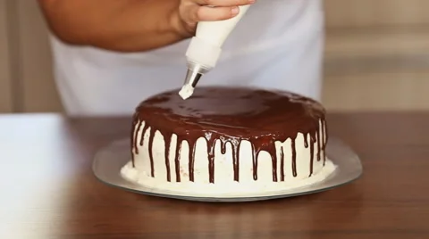 Chef squeezes cream Stock Footage 67830931