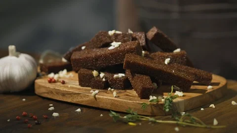 Chef strews deep-fried croutons or beer snacks with garlic and seasonings Stock Footage 94668250