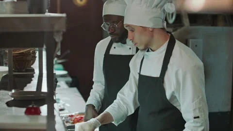 Chef Teaching Apprentice How to Serve Food in Restaurant 스톡 동영상 273456414