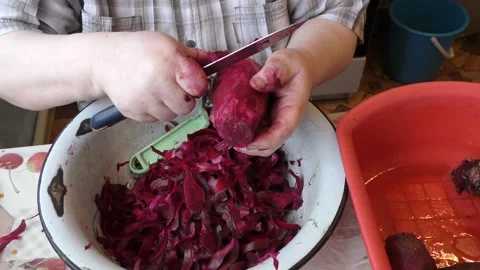 The chef washes and peels the beets with a knife Stock Footage 166707106