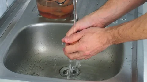 Chef Washing Egg 库存影片 97739337