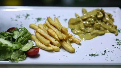 Cheff Preparing Chicken Curry Plate Video stock 90815252