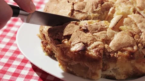 Chef's hand cut with knife pie crust sliced on a rustic kitchen table. Vídeo Stock 219601539