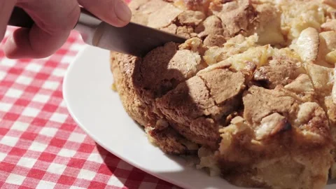 Chef's hand cut with knife pie crust sliced on a rustic kitchen table. Vídeo Stock 219601686
