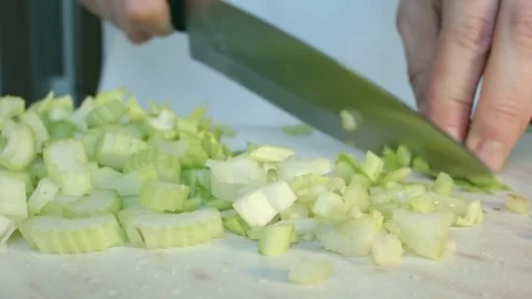 Chefs hands cutting a fresh green celery leaf. Vídeos de archivo 80115830