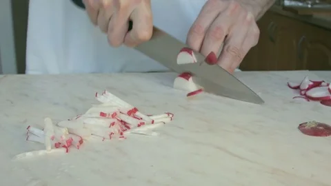 Chefs hands cutting a fresh radish. 動画素材 80073577
