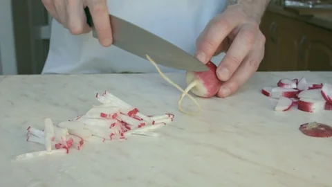 Chefs hands cutting a fresh radish. 動画素材 80074217