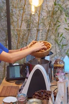 Chef’s Hands Pour Almonds into A Professional Blender Foto stock