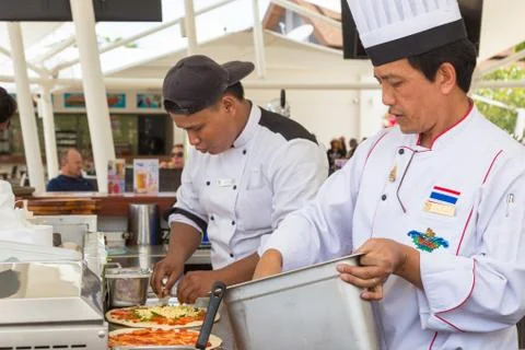 Chefs preparing pizzas for customers at Splash Jungle in Phuket, Thailand Stock Photos