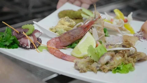 Chefs who prepare an appetizer 스톡 동영상 104103408