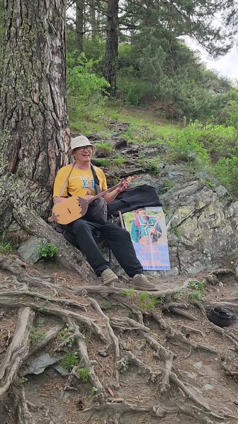 Chemal district, a local resident performing throat singing. Stock Footage 323258300