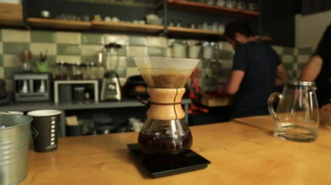 Chemex Coffee Brewing on the table Vidéo 65483761