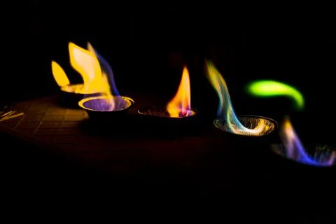 Chemical experiment with fire. multi-colored flames in the dark. 库存照片