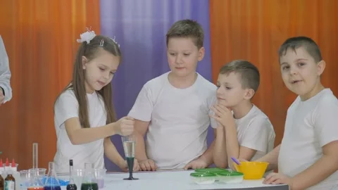 Chemical experiments for children. Fun experiments for children. Woman adds pill Stock Footage 130815085