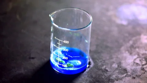Chemical mixture in a beaker. Stock Footage 246956495