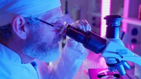 Chemist Analyzing Samples in Innovative Laboratory With Neon Equipment 스톡 동영상 281313355