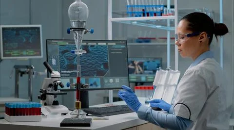 Chemist doctor using animation computer in laboratory Foto stock